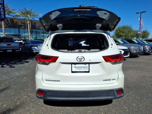 Used 2018 Toyota Highlander AWD V6 image 11