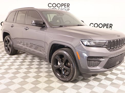 Used 2023 Jeep Grand Cherokee Altitude AWD/4WD image 1