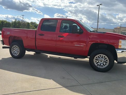 Used 2011 Chevrolet Silverado 2500 LT w/ Interior Plus Package AWD/4WD image 31