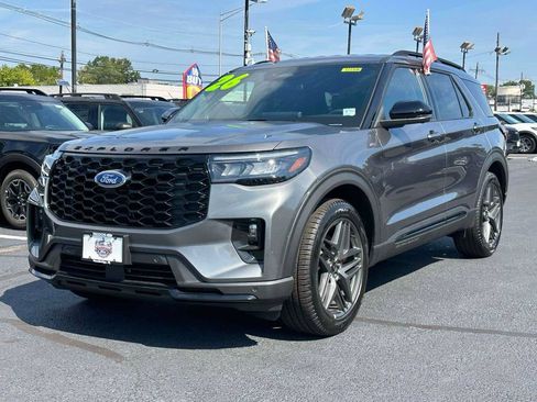 Used 2026 Ford Explorer ST-Line w/ ST-Line Street Pack AWD/4WD image 2