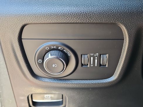 Used 2022 Jeep Grand Cherokee L Overland w/ Advanced Protech Group III AWD/4WD image 15