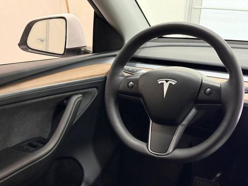 Used 2024 Tesla Model Y Long Range image 11