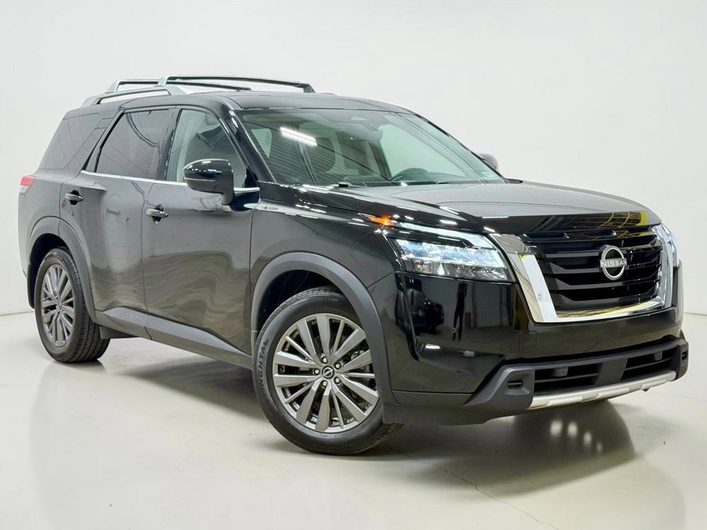 Used 2023 Nissan Pathfinder SL w/ SL Premium Package AWD/4WD image 4