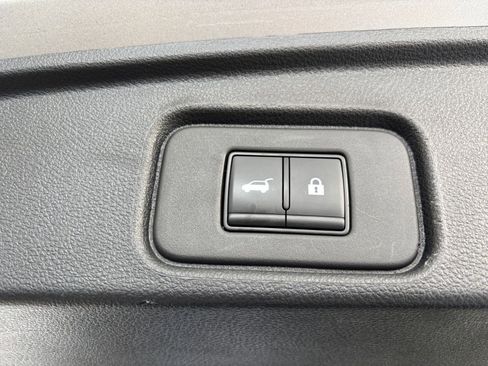 Used 2025 Nissan Pathfinder SV FWD image 23
