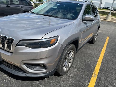 Used 2019 Jeep Cherokee Latitude Plus w/ Comfort/Convenience Group FWD image 2
