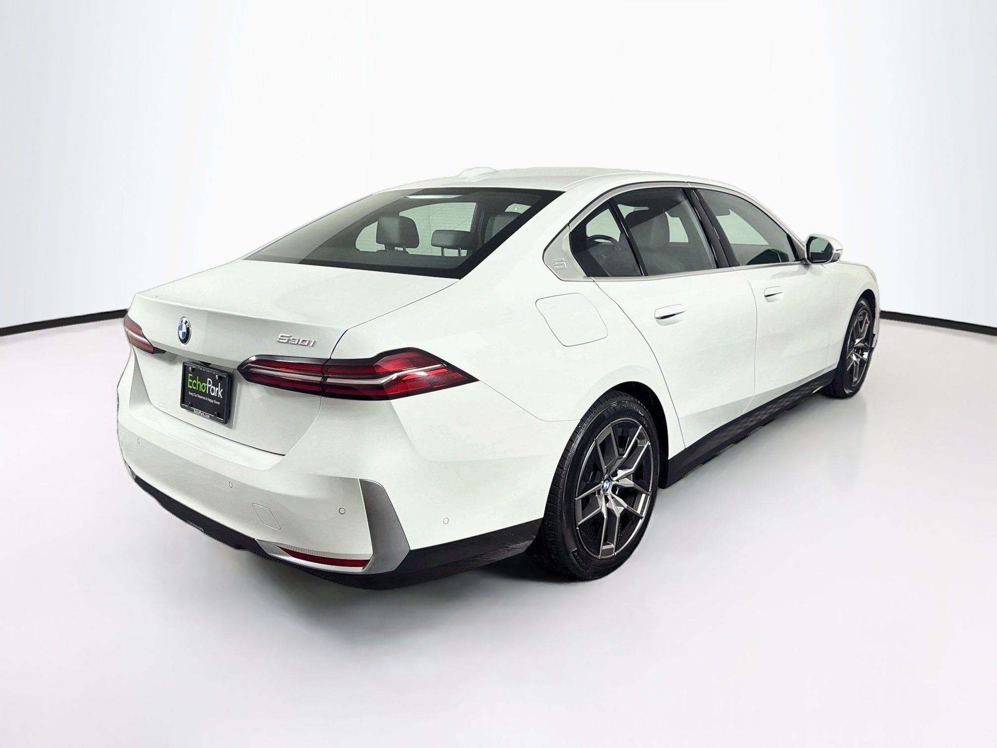 Used 2026 BMW 530i w/ Premium Package RWD image 9