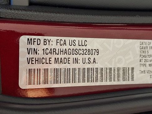 Used 2025 Jeep Grand Cherokee Laredo w/ Luxury Tech Group I AWD/4WD image 29