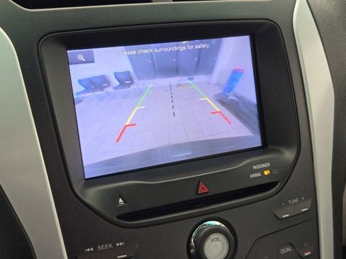 Used 2013 Ford Explorer XLT image 29