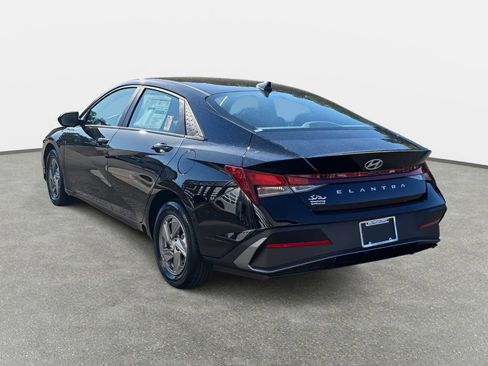 New 2026 Hyundai Elantra SE FWD image 7