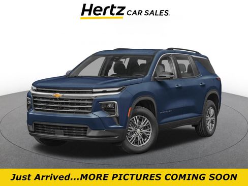 Used 2025 Chevrolet Traverse LT FWD image 1