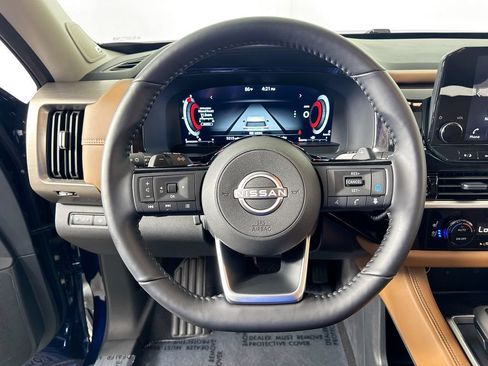 Used 2025 Nissan Pathfinder Platinum AWD/4WD image 11