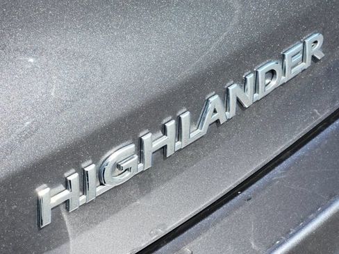 Used 2018 Toyota Highlander XLE FWD image 6