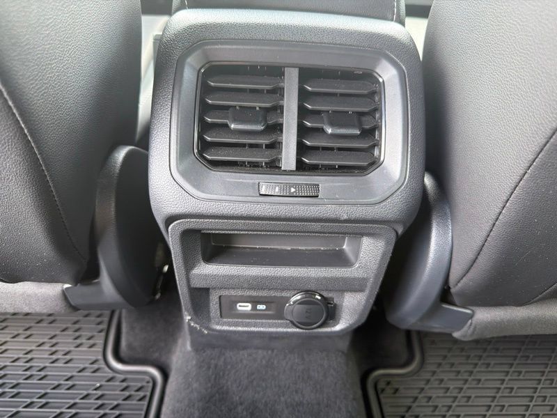 Used 2023 Volkswagen Tiguan SE R-Line FWD image 16