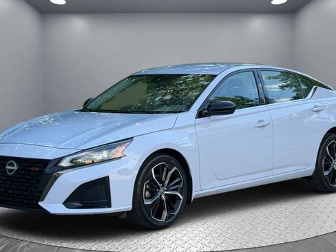 Used 2023 Nissan Altima 2.5 SR AWD/4WD image 4