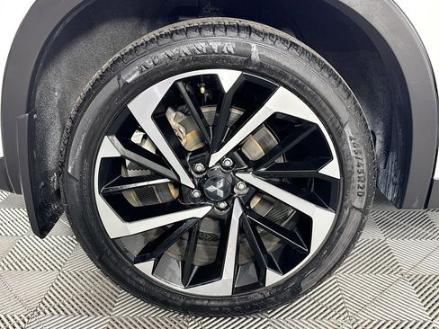 Used 2023 Mitsubishi Outlander SE image 32