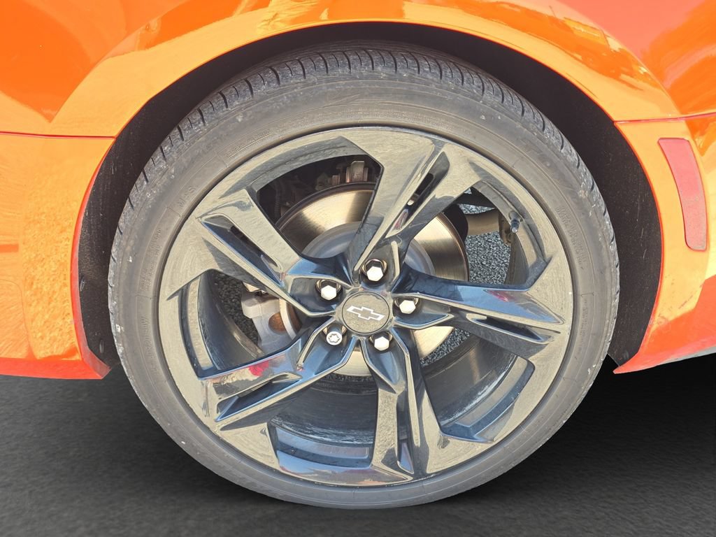 Used 2021 Chevrolet Camaro LT w/ Technology Package RWD image 5