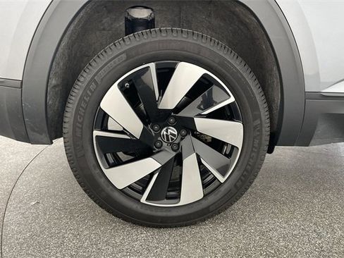 Used 2024 Volkswagen Atlas Cross Sport SE image 48