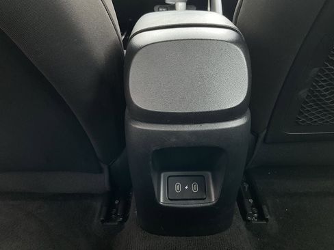 Used 2025 Hyundai Elantra SEL image 18