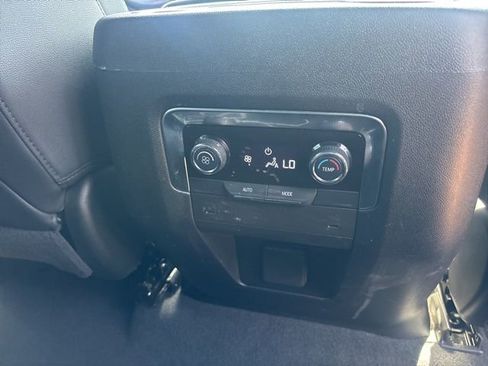 Used 2025 Chevrolet Suburban Z71 image 14