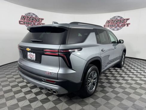Used 2024 Chevrolet Traverse LT w/ Enhanced Driving Package AWD/4WD image 7