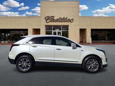 Used 2023 Cadillac XT5 Premium Luxury image 2