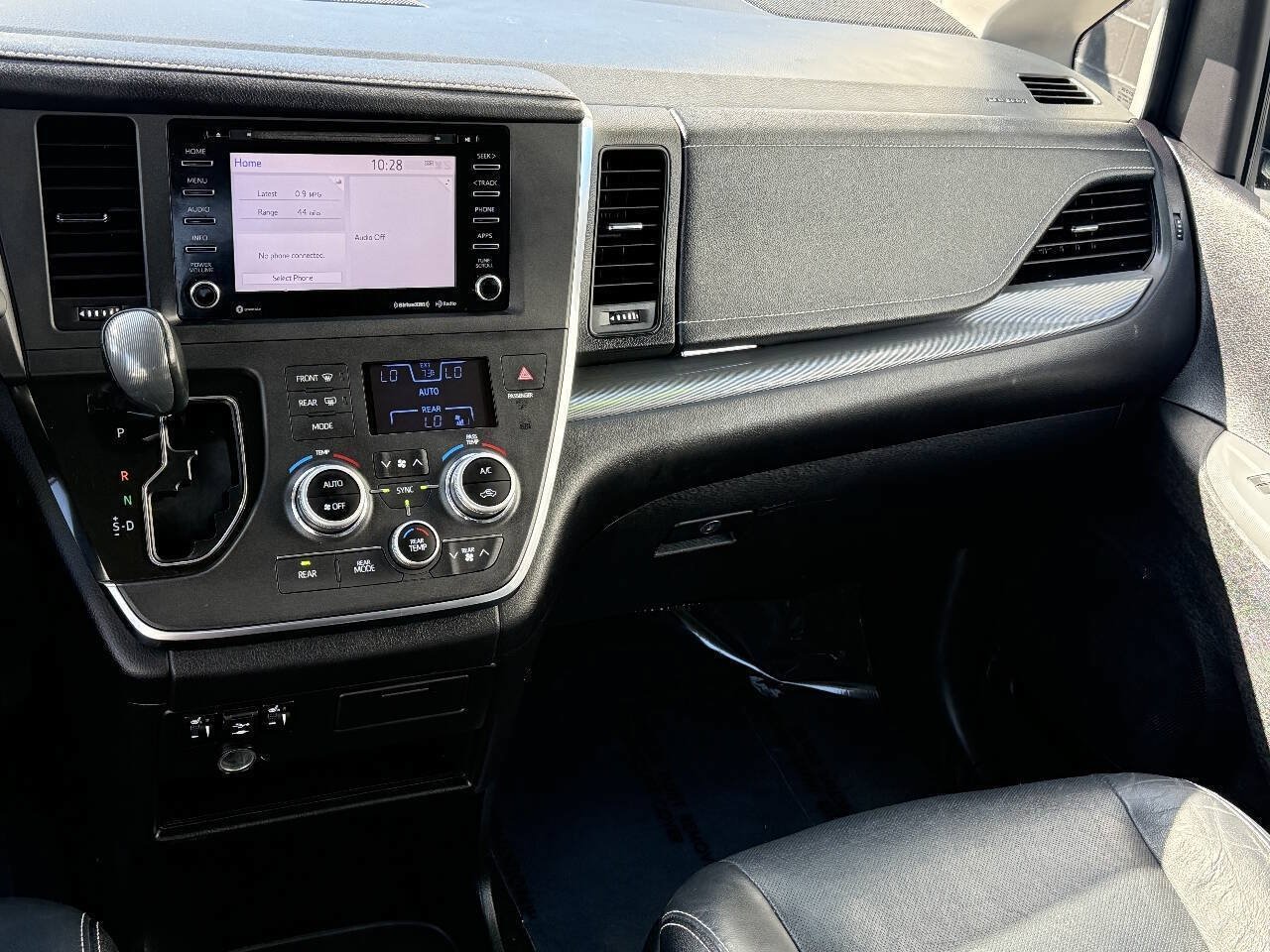 Used 2018 Toyota Sienna SE FWD image 7