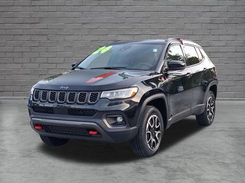 Used 2024 Jeep Compass Trailhawk AWD/4WD image 3