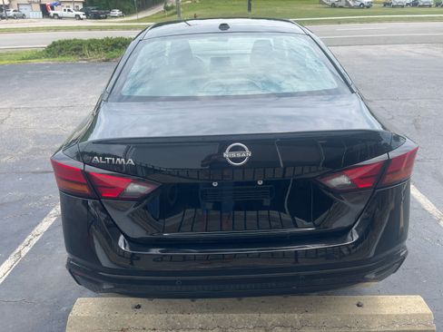 Used 2025 Nissan Altima 2.5 SV FWD image 34