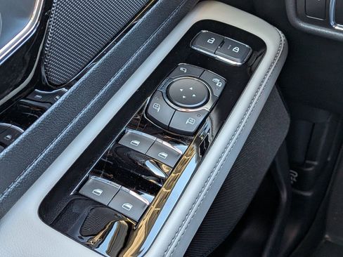 Certified 2025 Lincoln Aviator Reserve image 30