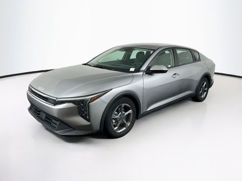Used 2025 Kia K4 FWD image 3