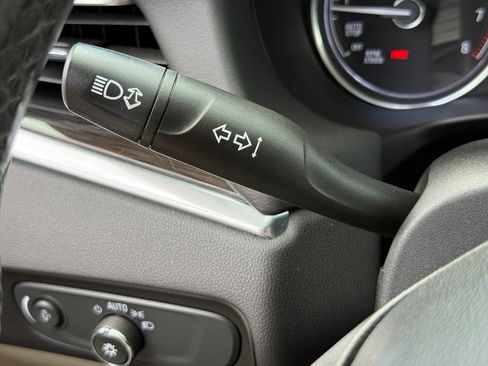 Used 2019 Buick Enclave Essence FWD image 18