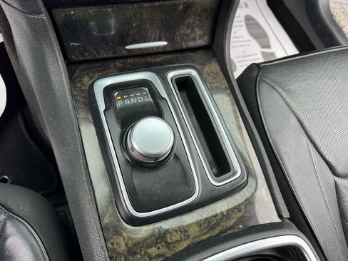 Used 2017 Chrysler 300 C image 16