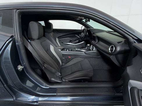 Used 2019 Chevrolet Camaro LT RWD image 5