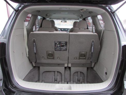 Used 2018 Kia Sedona L image 4