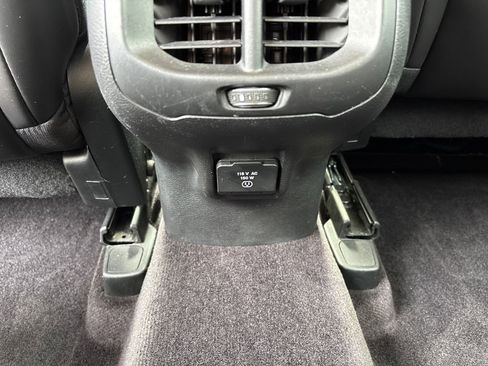 Used 2018 Jeep Cherokee Overland image 38