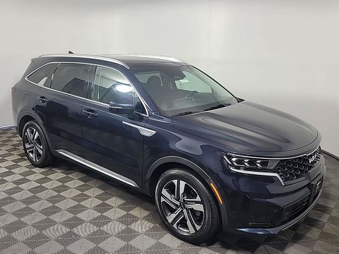 Certified 2022 Kia Sorento SX w/ Panoramic Sunroof Package AWD/4WD image 2
