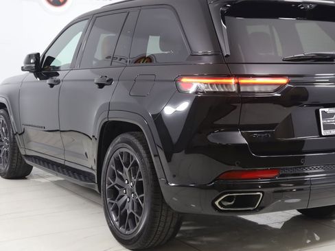 Used 2024 Jeep Grand Cherokee Summit AWD/4WD image 28
