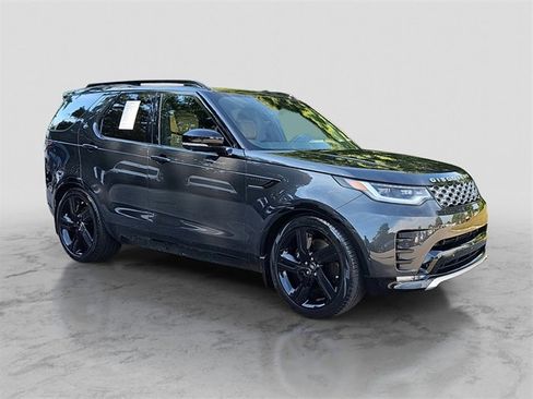 Used 2024 Land Rover Discovery Metropolitan Edition image 3