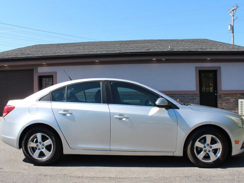 Used 2014 Chevrolet Cruze LT FWD image 3
