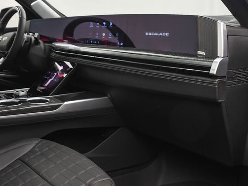 Used 2025 Cadillac Escalade V w/ LPO, ONYX Package image 24