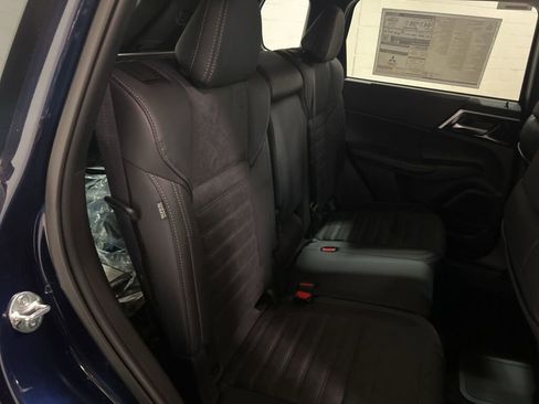 New 2025 Mitsubishi Outlander SE image 12