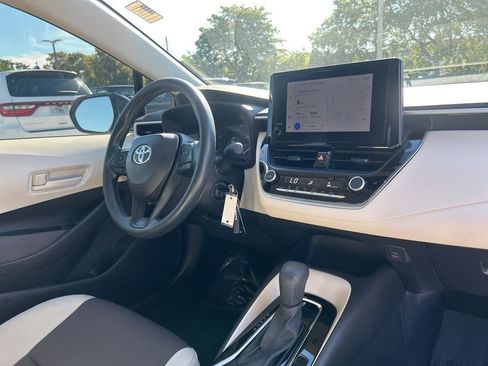 Used 2025 Toyota Corolla LE image 23