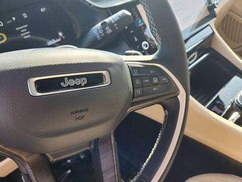 New 2026 Jeep Grand Cherokee Limited w/ Luxury Tech Group II AWD/4WD image 22