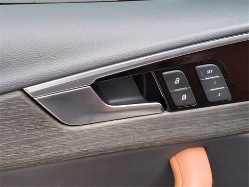 Used 2023 Audi A4 2.0T Premium w/ Convenience Package image 12