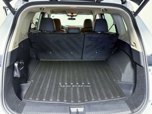 Certified 2025 Nissan Rogue SV image 36