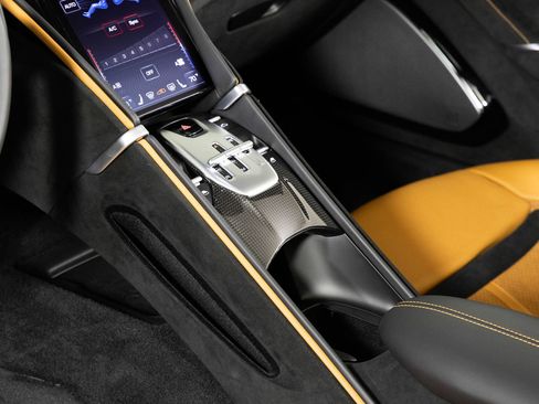 Used 2024 Ferrari Roma Spider image 39