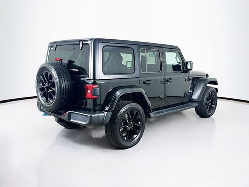 Used 2023 Jeep Wrangler Unlimited Sahara w/ Cold Weather Group AWD/4WD image 9