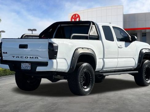 Used 2022 Toyota Tacoma SR AWD/4WD image 5