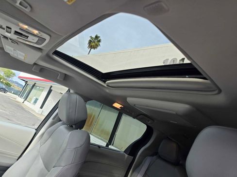 Used 2023 Toyota Sienna Limited image 25