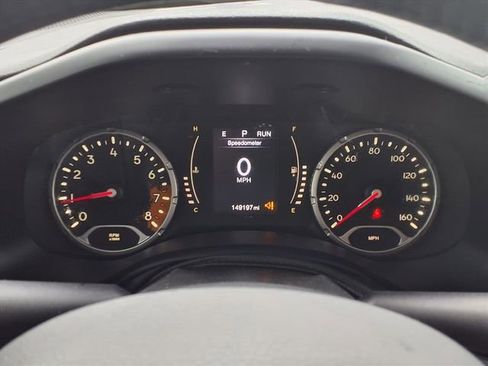 Used 2015 Jeep Renegade Latitude w/ Popular Equipment Group FWD image 17